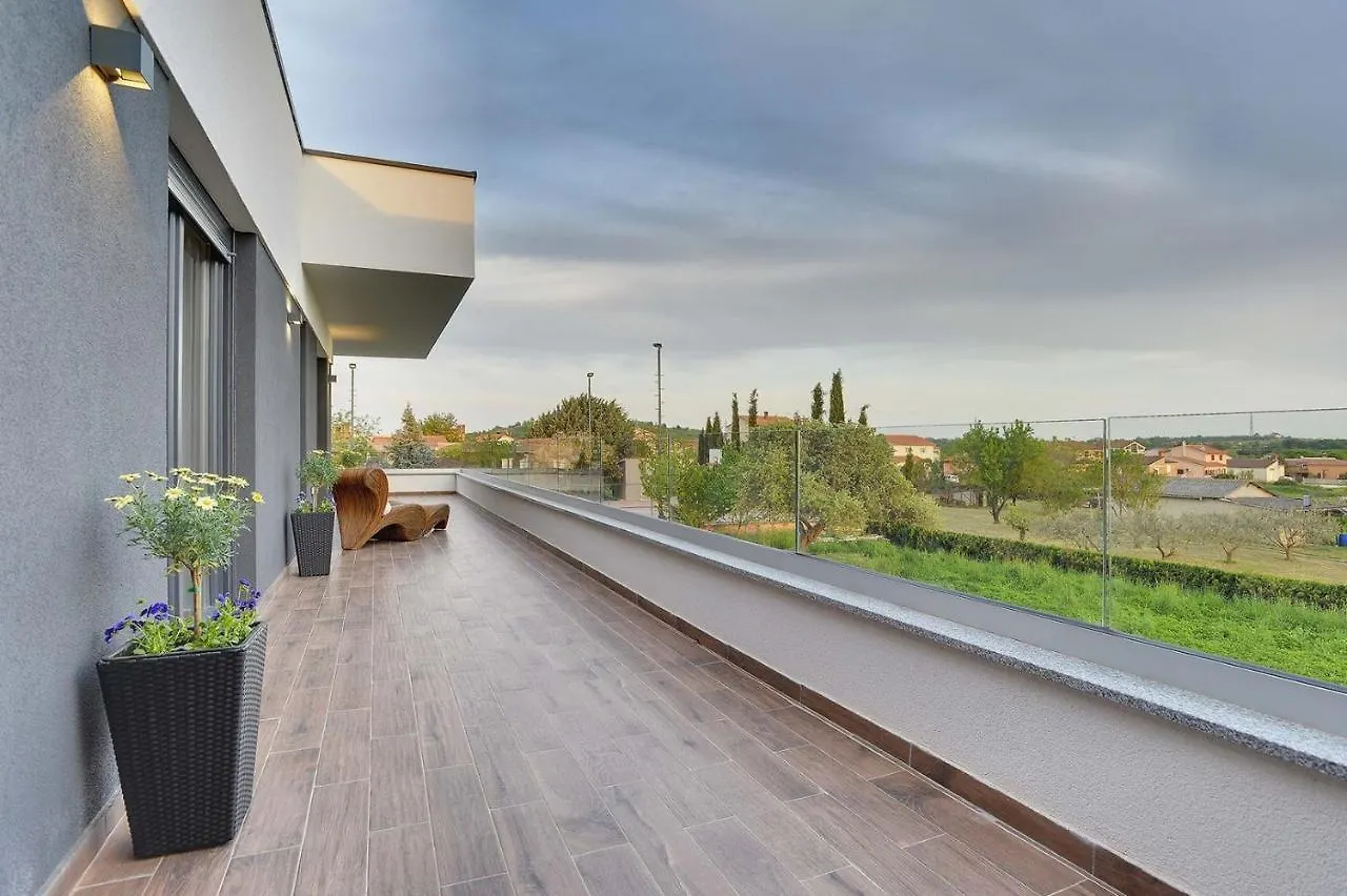 Villa Una Pola 0*,